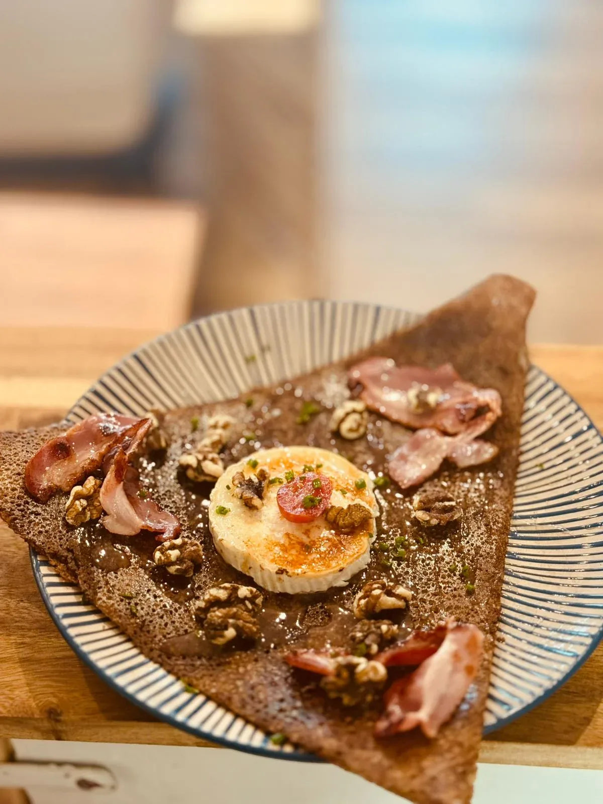 Galette de blé noir au chèvre et noix